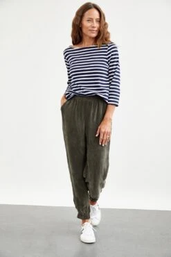 Halle Tee - Navy And Ivory -Mode Weft Sales Store 0049 Winter Francoise Navy Ivory Stripe 0385 web 24b6c3f6 9647 4c42 9a1c defc4d37383e