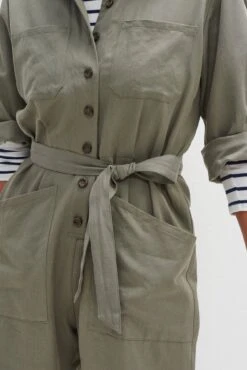 Oceane Femme Fête Jumpsuit - Vetiver -Mode Weft Sales Store 0092 Oceane Vetiver 1099 web 4146746d 437b 4ba2 96eb 9817dc8e96ce