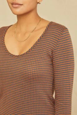 Itana Long Sleeve Scallop Knit Tee - Azure Umber Stripe -Mode Weft Sales Store 0110 Itana Scallop Umber Azure 1325 web 1c80c2d5 bf53 46ce 8f30 2d227a29eae6