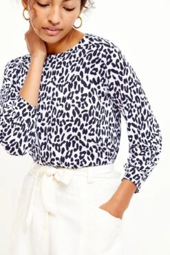 Issa Silken Modal Tee - Navy Sauvage -Mode Weft Sales Store 0111 Issa Silken Modal Sauvage 0831 web 1ff03bf0 0f73 47f2 ad98 64057e6b0edb