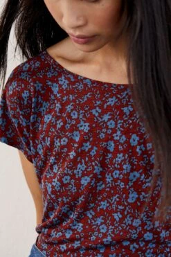 Laurie Silken Modal Tee -Mode Weft Sales Store 0204 Laurie North Shore Floral 02536