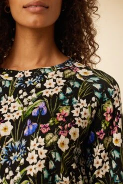 Issa Viscose Knit Tee - Summer Fields 9 Issa Viscose Knit Tee - Summer Fields -Mode Weft Sales Store 0223 Issa Summer Fields 4