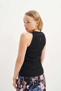 Leomie Paris Rib Tank - Black -Mode Weft Sales Store 0474 Leomie Black 0829 web b2e485c4 ccdd 4159 be96 9bef7d29c30b