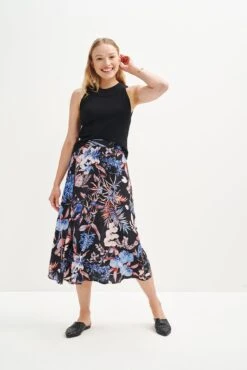 Leomie Paris Rib Tank - ReAmour -Mode Weft Sales Store 0474 Leomie Black 0847 web d6034b6c e998 4b02 9ae7 7319d3d23f48