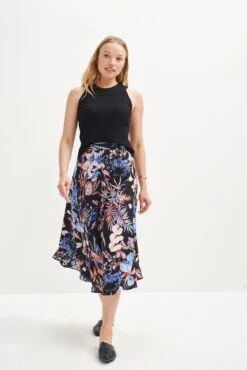 Leomie Paris Rib Tank - ReAmour -Mode Weft Sales Store 0474 Leomie Black 0855 web a45e86d2 4d1d 4836 8778 344f7f89c093