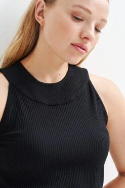 Leomie Paris Rib Tank - ReAmour -Mode Weft Sales Store 0474 Leomie Black 0903 web 09b29f30 5e50 4062 ad26 6d505182e4f8