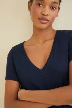 Leif Reverie Slub Tee - Navy -Mode Weft Sales Store 1334 Joline Navy 2097 web 8332b300 5405 4131 af6d 34c92c6902db