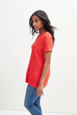 Leif Reverie Slub Tee - Carmine -Mode Weft Sales Store 1335 Leif Carmine 0612 web 3c071062 b7d9 4563 b972 188c63b1ca9a